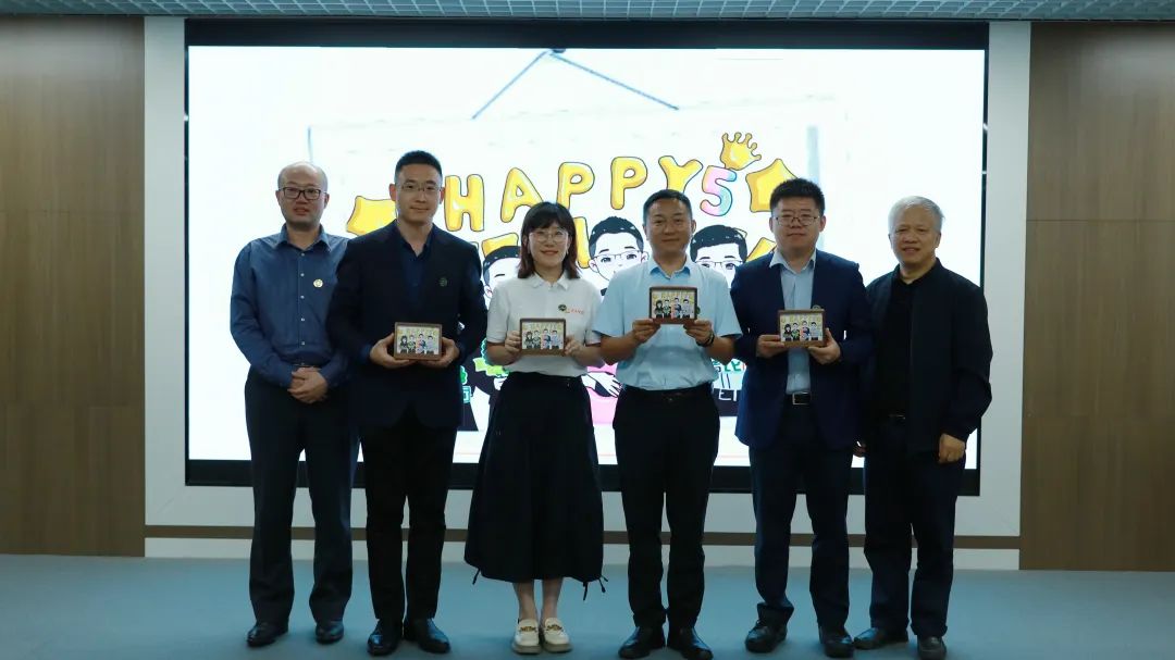 5470519e6f4b79c831b46ff3fbb407b5