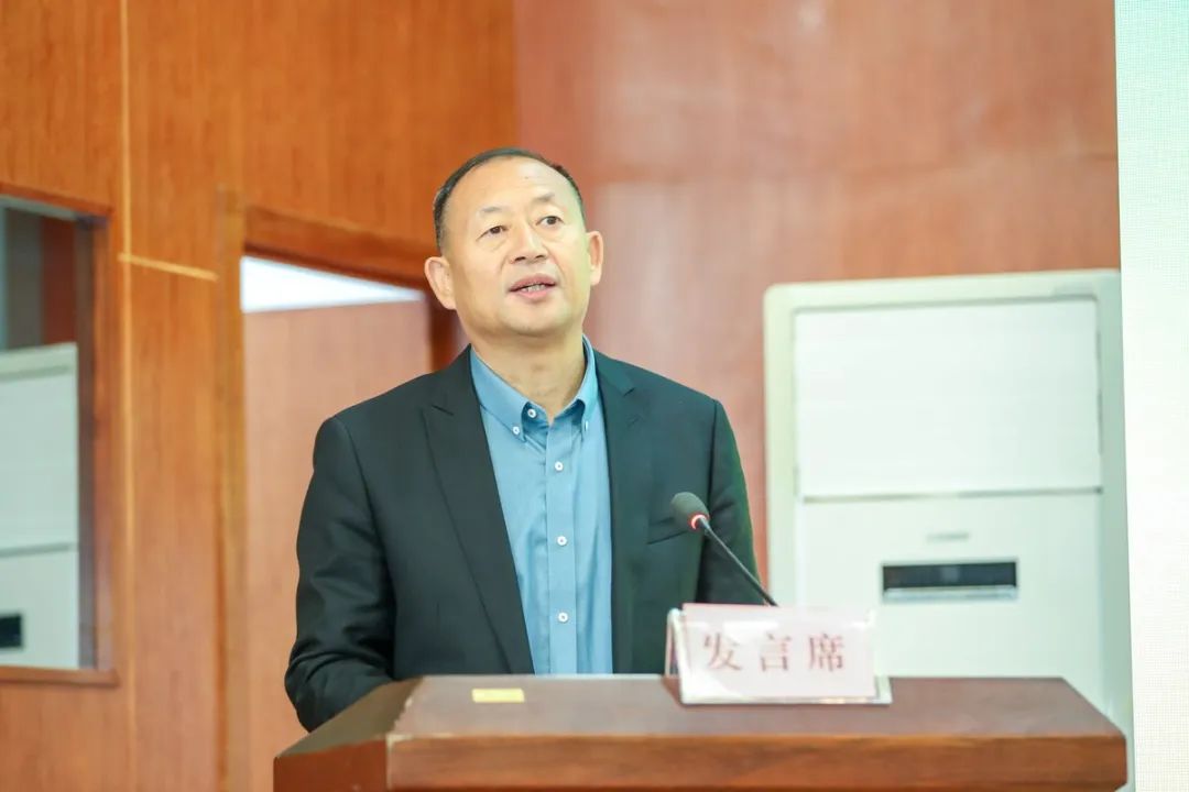 98bf8cf3c112ef81f3e89c59d06d8e22